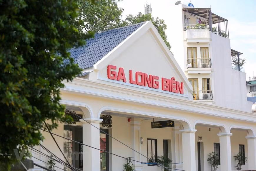 After the miraculous 'makeover', Long Bien station is expected to be an attractive destination for travelers who want to explore a strange and familiar view of Hanoi (Photo: VNA)