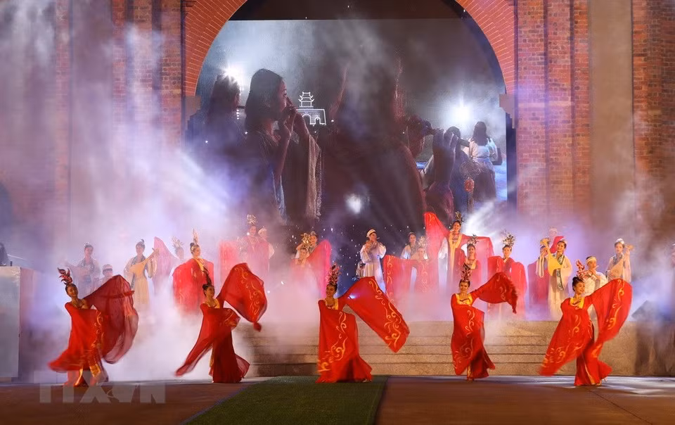 A dancing performance at the event (Photo: VNA)