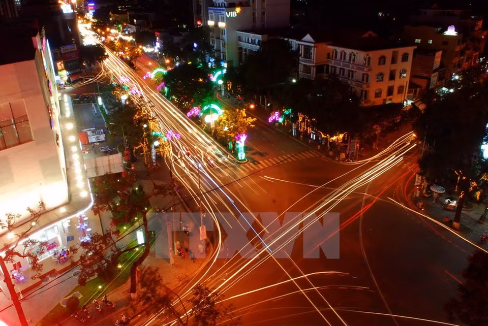 The city by night (Source: VNA)