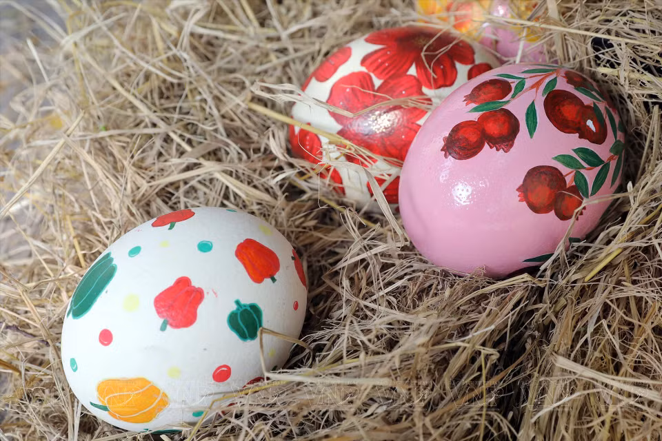 Eggshell art works by Nguyen Truong Hoang Chau. (Photo: VNP/VNA)