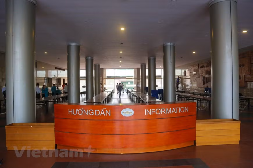 Information desk is located at the main hall lobby (Hall A) (Photo: VNA)