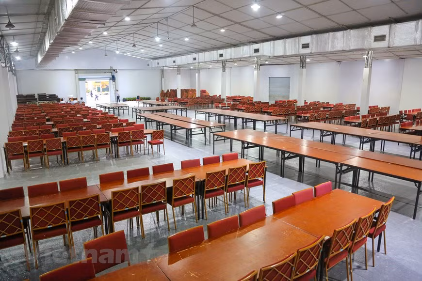 Cafeteria is set up to serve journalists (Photo: VNA)