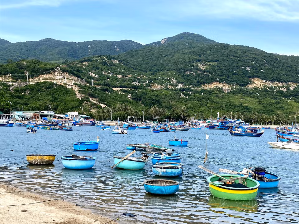 Vinh Hy Bay is a breathtakingly beautiful destination that should not be missed by any visitor to Vietnam’s central coastal region. Its natural splendour and unique charm make it one of the country’s most sought-after destinations. (Photo: VNA)