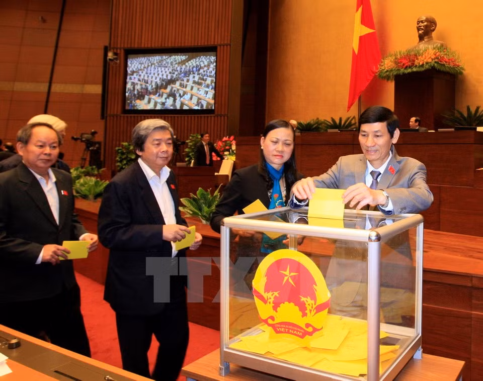 National Assembly deputies cast their votes (Photo: VNA)