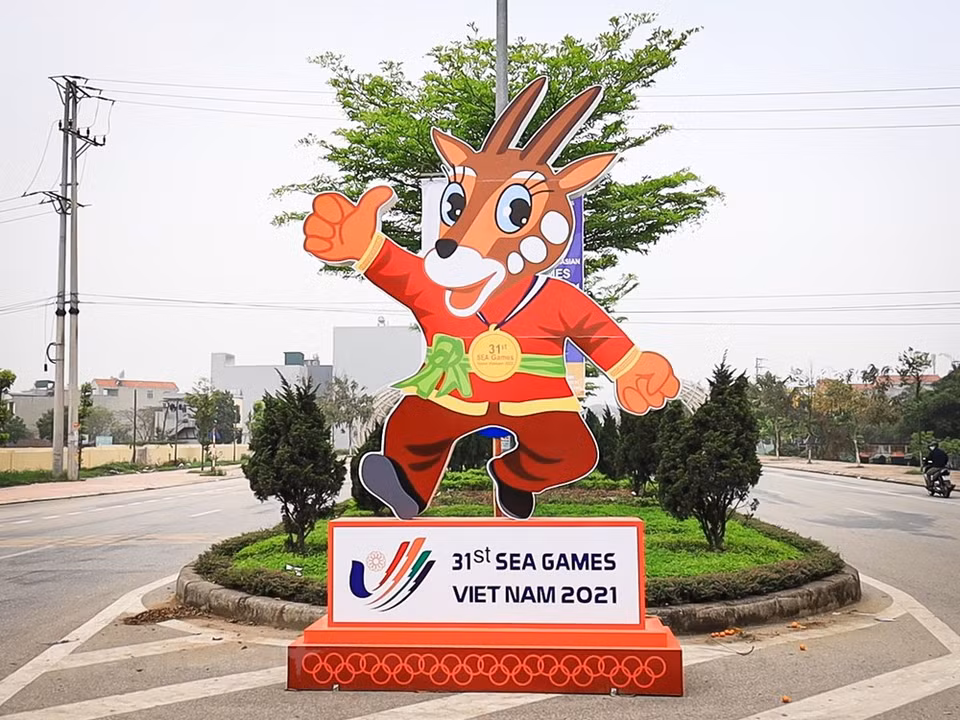 Bac Ninh is expected to serve nearly 500 athletes and coaches as well as hundreds of referees, officials and guests as the venue for four sports of the SEA Games 31 – boxing, kickboxing, indoor handball and tennis. Two local five-star hotels, the Grand Phoenix and Le Indochina in Bac Ninh city have been chosen to accommodate these delegations. They have worked to make preparations in terms of human resources, logistics, safety conditions, and decorations for the big event. SEA Games 31, themed “For a Stronger South East Asia”, will be held in the capital city of Hanoi and 11 neighbouring provinces and cities from May 12 to 23. (Photo: Vietnam+