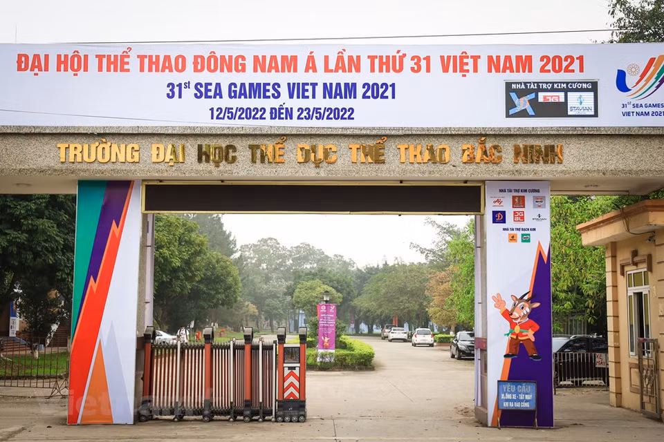 Bac Ninh University of Physical Education and Sports in Tu Son city is the venue for indoor handball competitions. The northern province of Bac Ninh sits ready to host the 31st Southeast Asian Games (SEA Games 31). All accommodations have been checked and are in good condition to serve regional sport delegations. As the venue for four sports of the SEA Games 31 – boxing, kickboxing, indoor handball and tennis, Bac Ninh is expected to serve nearly 500 athletes and coaches as well as hundreds of referees, officials and guests. Two local five-star hotels Grand Phoenix and Le Indochina in Bac Ninh city have been chosen to accommodate these delegations. (Photo: Vietnam+) 