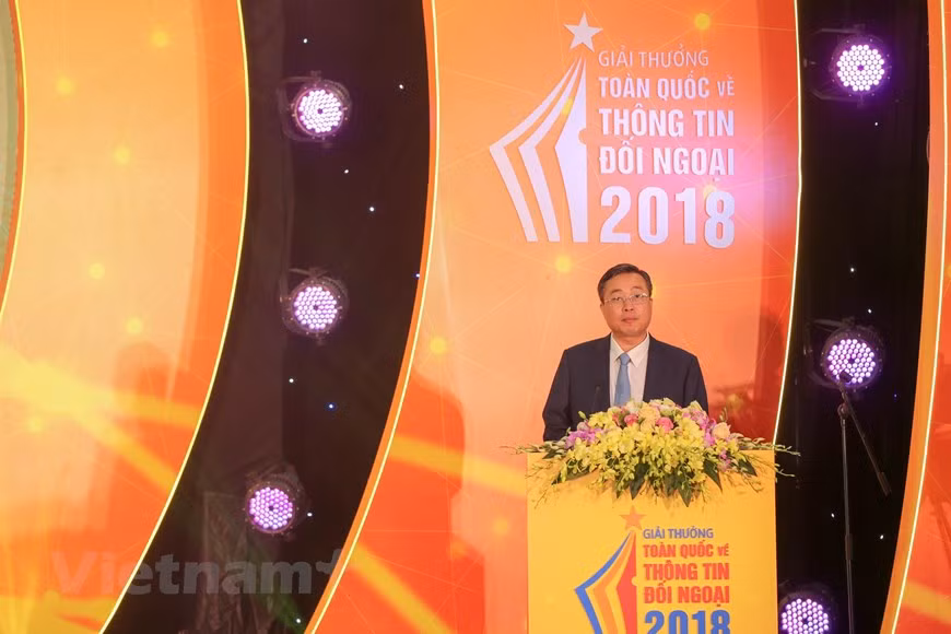 The awards ceremony is held to honour outstanding works in external information service (Photo: VNA/ Vietnam+)