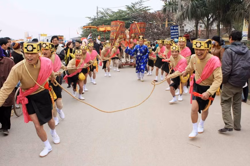The festival is held annually between the seventh and ninth day of the fourth lunar month to commemorate Saint Giong, a local hero who sacrificed his life to defeat invaders (Photo: VNA)