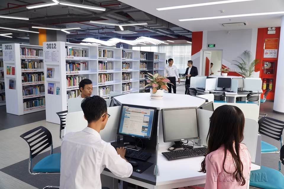The INSPIRE Library at the Ton Duc Thang University in Ho Chi Minh City offers services modelled after the world’s Top 100 university libraries, to support maximum accessibility to all available resources at the library. (Photo: VNA)
