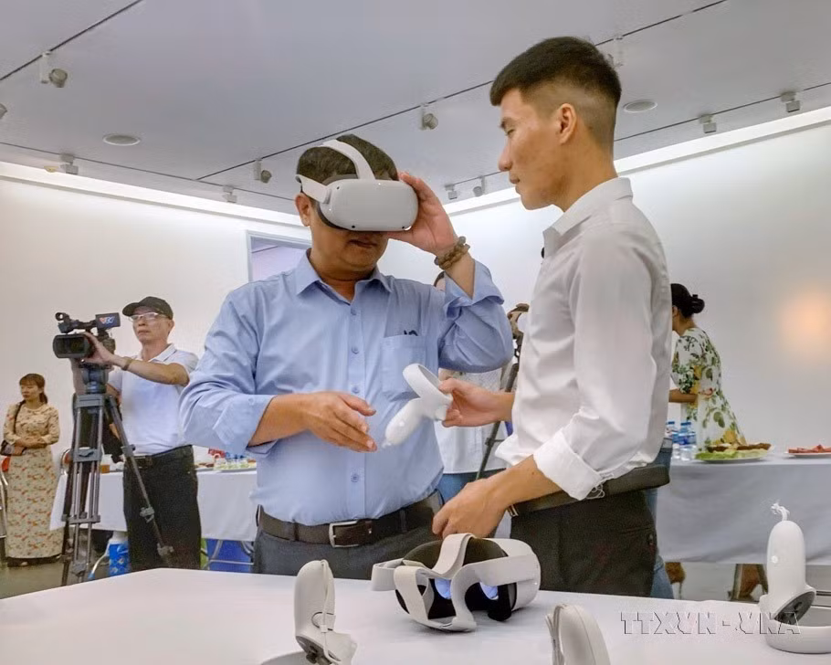 The Vietnam Museum of Fine Arts holds the Virtual Art Exhibition Space - VAES. (Photo: VNA)