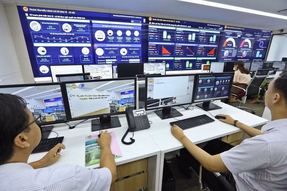 The Intelligent Operations and Monitoring Centre (IOC) in Binh Phuoc province, operating since September 2020, plays an effective role in supporting the building of digital government. (Photo: VNA)