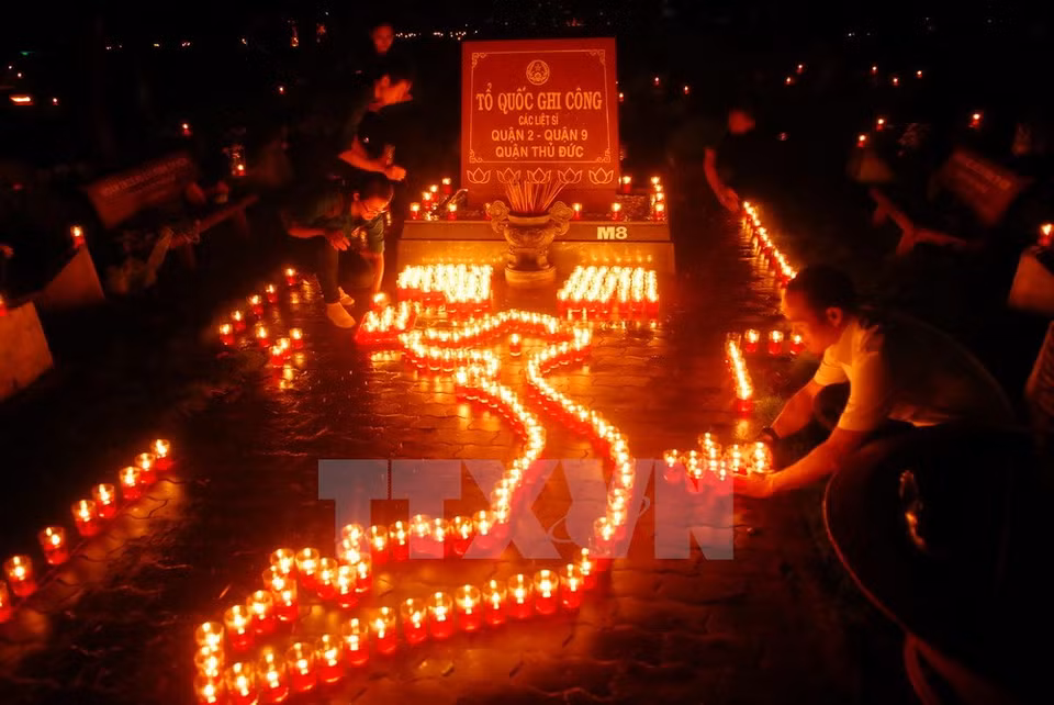 A candle-lighting ceremony is organised in Ho Chi Minh City (Source: VNA) 