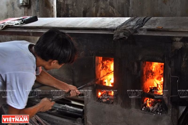 Making rice noodle is a meticulous craft, with many steps being carried out by hands (Photo: VNA)