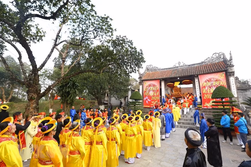 Palanquin procession ceremony to worship King An Duong Vuong (Photo: VNA)