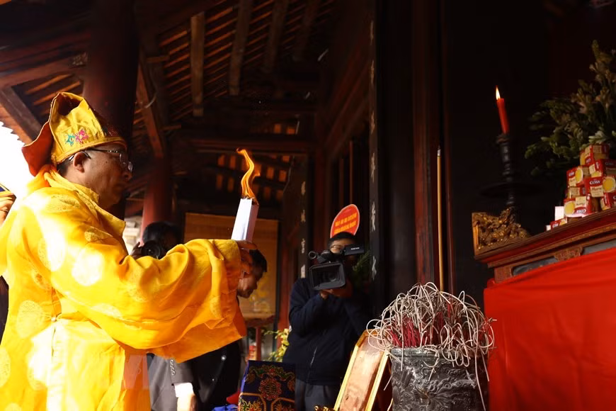 Offerings to King An Duong Vuong. (Photo: VNA)