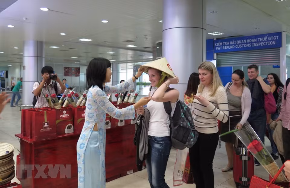 The number of Russian visitors to Vietnam keeps increasing, ranking first among European tourists (Photo: VNA)