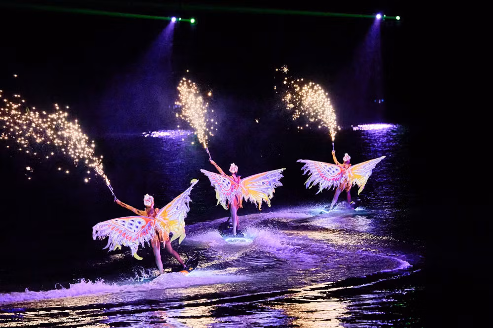 show-ban-giao-huong-dao-xanh-xac-lap-2-ky-luc-the-gioi-1-6880.jpg