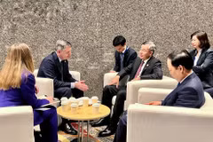 At the October 20 working session between Minister of Finance Ngo Van Tuan and the WBG delegation, led by Paschal Donohoe, Managing Director and Chief Knowledge Officer, on the sidelines of the 2026 APEC Finance Ministers’ Meeting in Hong Kong (China). Photo: Ministry of Finance.