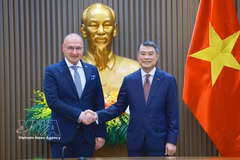Prime Minister Le Minh Hung receives Croatian Minister of Foreign and European Affairs Gordan Grlić Radman in Hanoi on May 18. Photo: VNA