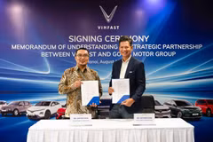 Representatives of VinFast and Gowa Motor at the signing ceremony. Photo: Vingroup.