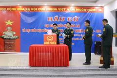 Voters at Dao San Border Guard Station cast their ballots in the election of deputies to the 16th National Assembly and People’s Councils at all levels for the 2026–2031 term. Photo: VNA
