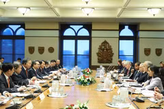 General Secretary of the Communist Party of Vietnam Central Committee and President To Lam holds talks with Canadian Prime Minister Mark Carney in Ottawa on September 24 (local time). Photo: VNA