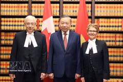 General Secretary of the Communist Party of Vietnam Central Committee and President To Lam meets with Speaker of the Senate Raymonde Gagné and Speaker of the House of Commons Francis Scarpaleggia on September 24 (local time). Photo: VNA