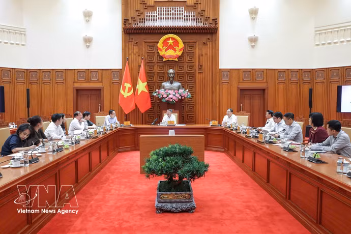 Prime Minister Le Minh Hung chairs a meeting on preparations for APEC Vietnam Year 2027 on October 28, 2026. (Photo: VNA)