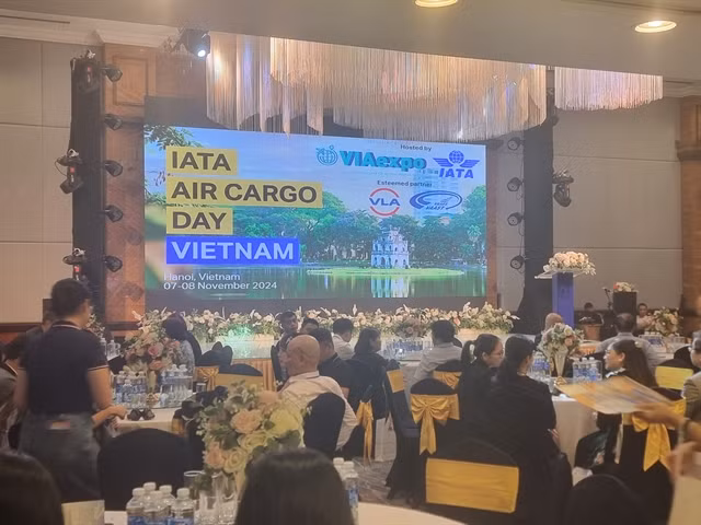 Over 200 attended the Air Cargo Day forum in Hanoi. (Photo: VNS/VNA)