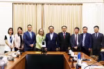 Nguyen Van Duoc (middle), Chairman of Ho Chi Minh City People's Committee, holds a working session with Sarah Kemp (4th from left), Vice President of International Government Affairs at Intel Corporation on July 8. (Photo: VNA)