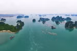 A view of Bai Tu Long Bay (Photo: baoquangninh.vn)