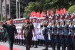 General Nguyen Tan Cuong, Chief of the General Staff of the Vietnam People’s Army (VPA) and Deputy Minister of National Defence, and Major General Dato Paduka Seri Faji Muhammad Haszaimi Bin Bol Hassan, Commander of the Royal Brunei Armed Forces, review the Guard of Honour of the Vietnam People’s Army on September 17. (Photo: VNA)