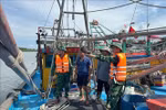 Nghe An Border Guard has mobilised 500 officers and soldiers along with 3 ships, 8 boats and 30 cars ready to perform rescue missions. (Photo: VNA)