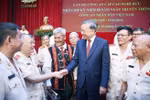 Party General Secretary To Lam (third from right) meets with retired high-ranking public security officers. (Photo: VNA)