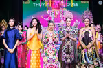 Designer Thuy Nguyen (centre) and models at the show (Photo: VietnamPlus)