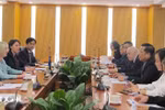 At the working session between Vietnamese Minister of Construction Tran Hong Minh and Australian Ambassador to Vietnam Gillian Bird. (Photo: VNA)