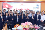 Participants pose for a group photo at the hybrid send-off ceremony for the Vietnamese delegation participating in the 48th WorldSkills Competition in China. (Photo: VNA)