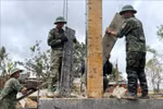Soldiers of Division 315, Military Region 5, rebuild houses for families whose homes were destroyed, collapsed, or swept away by storms and floods in November. (Photo: VNA)