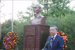 Party General Secretary To Lam speaks at the inauguration ceremony of a statue of late President Ho Chi Minh in the Vietnamese Embassy’s campus in Seoul (Photo: VNA)