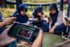 Indonesia steps up child protection online
