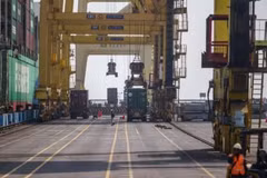 A cargo port in Semarang, Central Java province, Indonesia. (Photo: Getty Images/VNA)