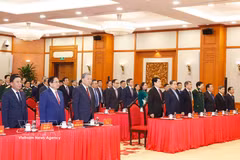 Party General Secretary To Lam and officials perform the flag-salute ceremony at the event held on April 3. (Photo: VNA)