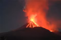 Mount Lewotobi Laki-Laki, which stands 1,703 meters tall, has erupted multiple times in recent months. (Photo: Xinhua/VNA) 