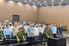 Defendants listen to the verdict on April 7. (Photo: VNA)