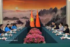 The meeting between representatives of the Vietnam Women's Union and the All-China Women's Federation in Beijing on September 17 (Photo: VNA)