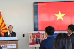 Vietnamese Ambassador to the US Nguyen Quoc Dung addresses the exhibition. (Photo: VNA)