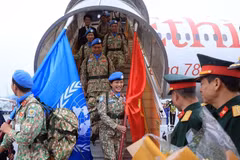Engineering Unit Rotation 3 is welcomed at Noi Bai International Airport on September 29. (Photo: VNA)