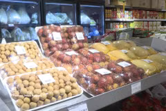 Vietnam's fresh fruits sold at a supermarket in France. Bilateral trade reached 6.3 billion USD in 2025, up 16.4% year on year, and hit 3.66 billion USD in the first six months of 2026, representing a sharp increase of 26.4% compared with the same period last year. (Photo: VNA)