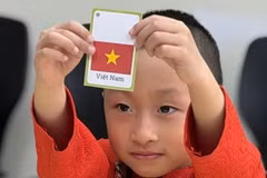 A Canadian child of Vietnamese origin in a traditional Vietnamese-language class in Toronto, Canada.