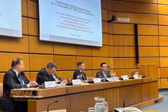 Vietnamese Ambassador to Austria Vu Le Thai Hoang (first, right) attends the seminar on the Treaty on the Non-Proliferation of Nuclear Weapons (NPT) in Vienna on April 10. (Photo: VNA)